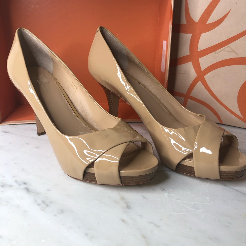 Via Spiga Nude Criss Cross Peep Toe Pump 3” Heels patent leather Size 10 1/2 M